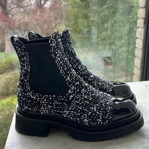 Chanel tweed and patent winter boot - Picture 1 of 5